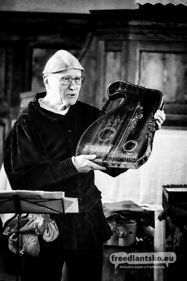Multiinstrumentalista Tomáš Najbrt nadchnul posluchače ve Frýdlantském výběžku