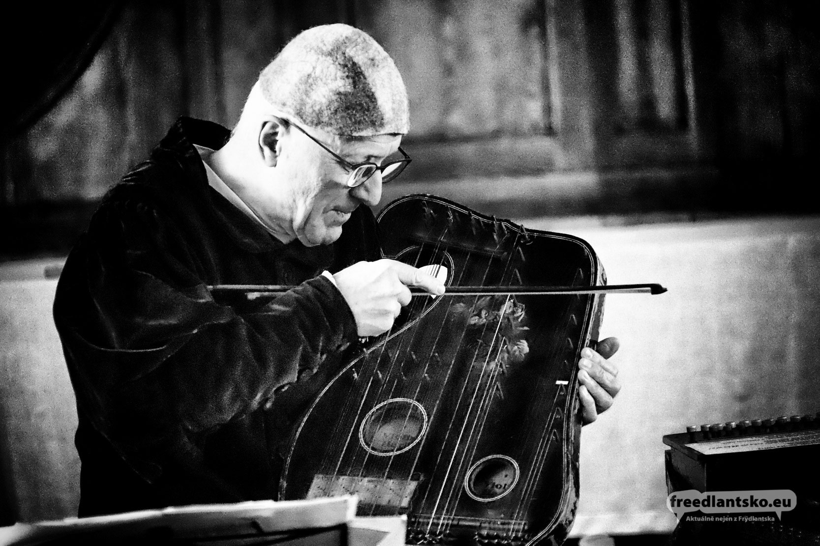Multiinstrumentalista Tomáš Najbrt nadchnul posluchače ve Frýdlantském výběžku