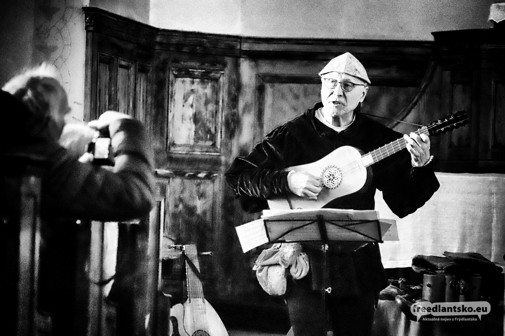Multiinstrumentalista Tomáš Najbrt nadchnul posluchače ve Frýdlantském výběžku