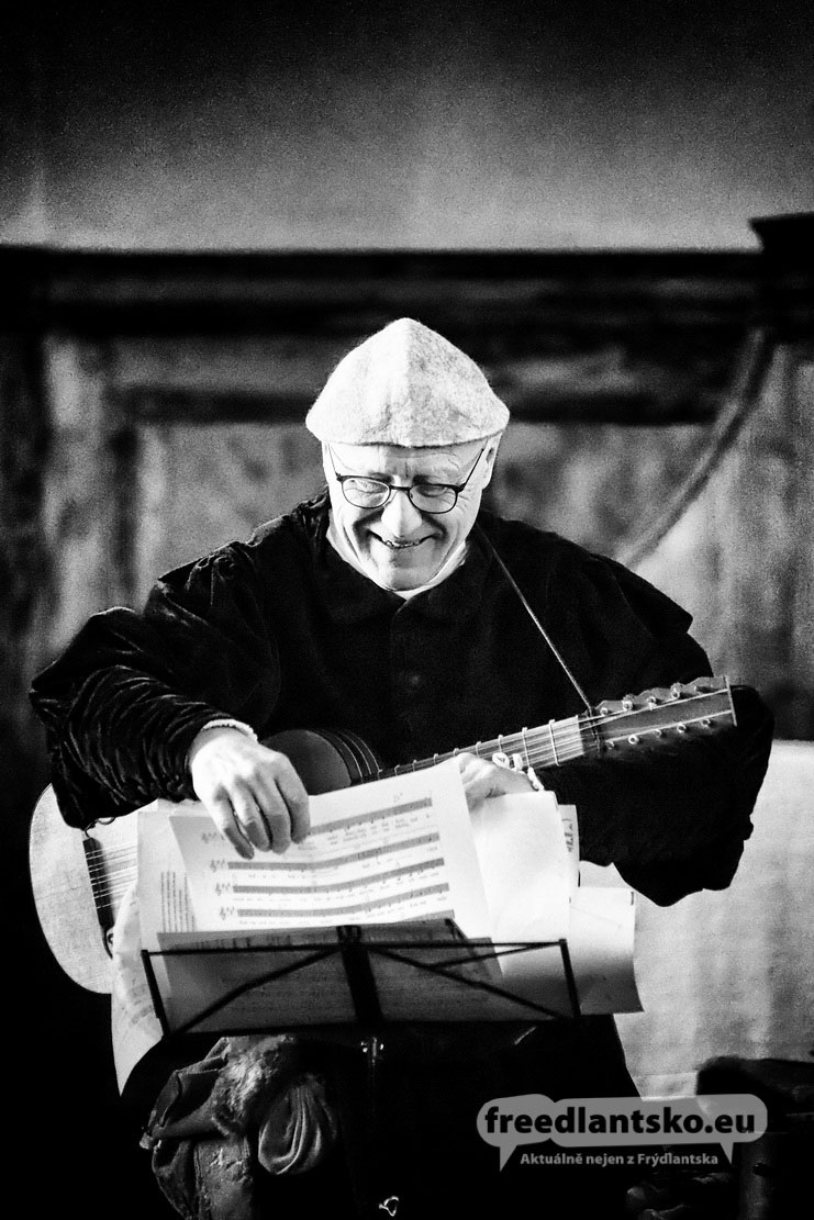 Multiinstrumentalista Tomáš Najbrt nadchnul posluchače ve Frýdlantském výběžku