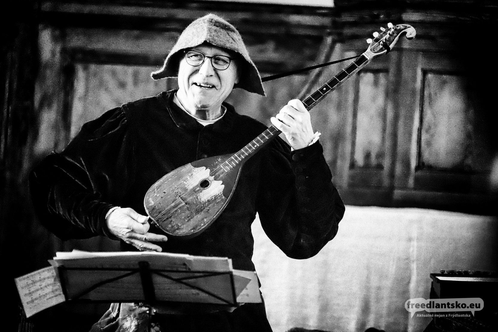 Multiinstrumentalista Tomáš Najbrt nadchnul posluchače ve Frýdlantském výběžku