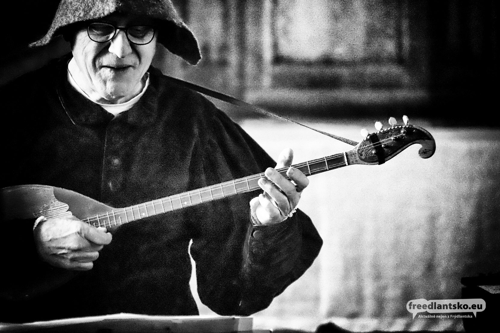 Multiinstrumentalista Tomáš Najbrt nadchnul posluchače ve Frýdlantském výběžku