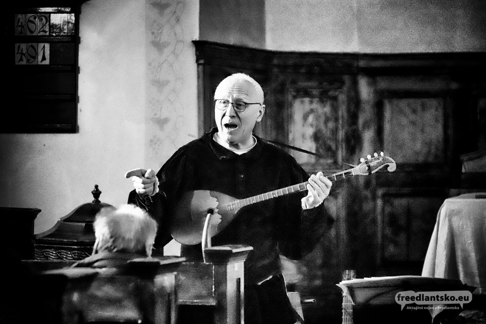 Multiinstrumentalista Tomáš Najbrt nadchnul posluchače ve Frýdlantském výběžku