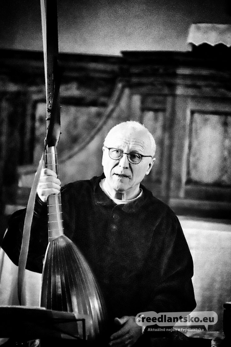 Multiinstrumentalista Tomáš Najbrt nadchnul posluchače ve Frýdlantském výběžku
