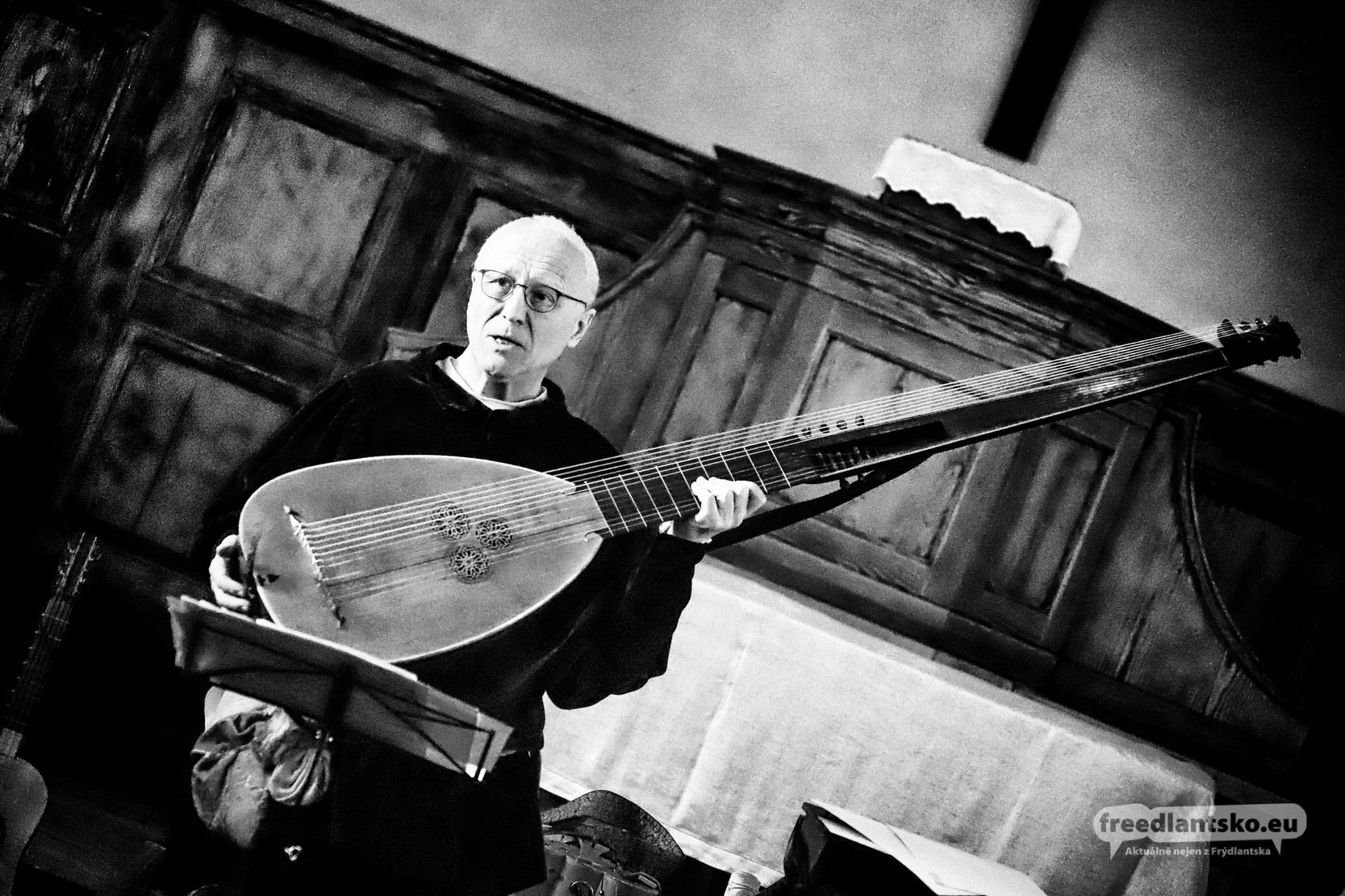 Multiinstrumentalista Tomáš Najbrt nadchnul posluchače ve Frýdlantském výběžku